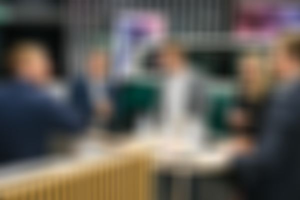 Teilnehmer diskutieren II