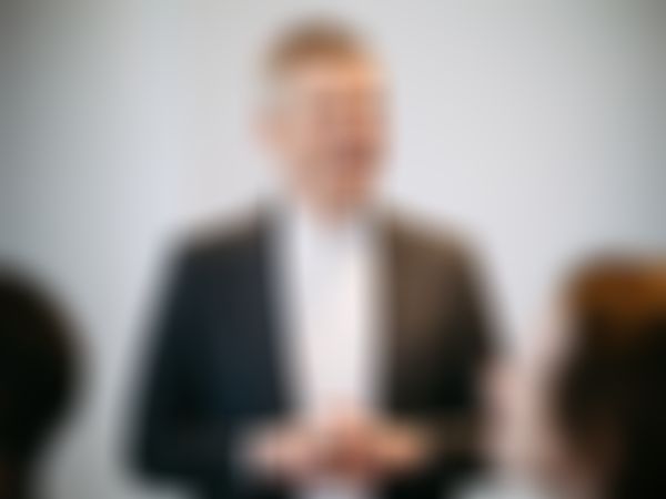 Klaus Hrazdira präsentiert das Unternehmen.