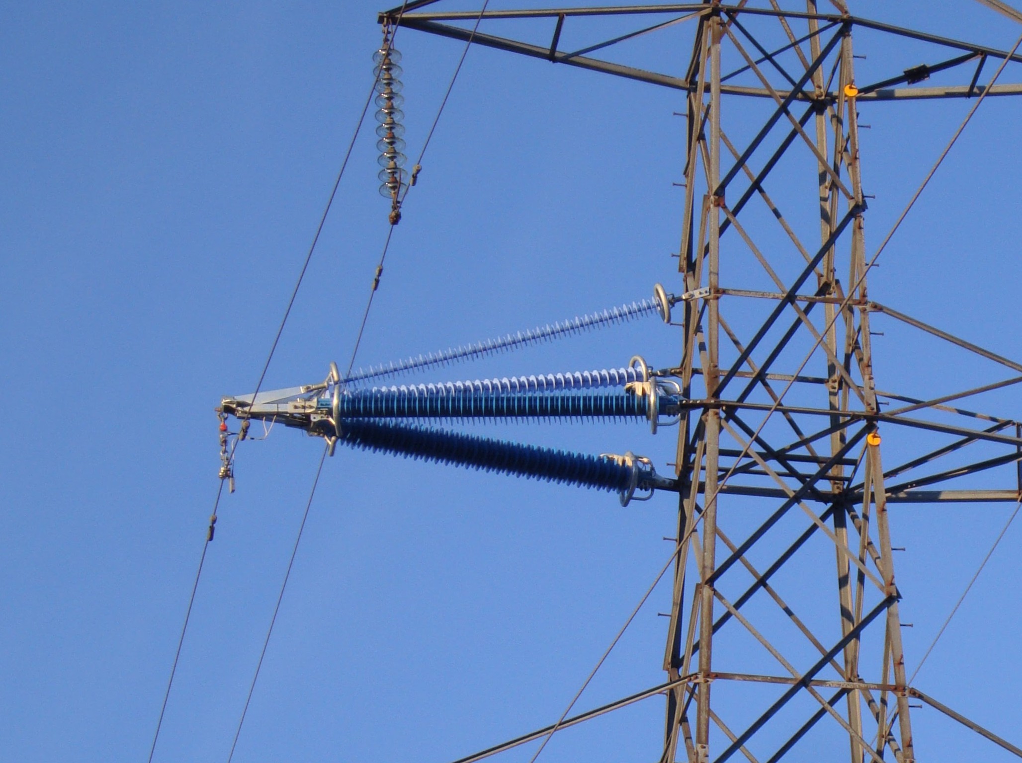 Insulating Composite Cross-Arm