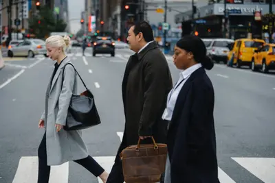 Dressing for business travel - 4 looks for all occasions