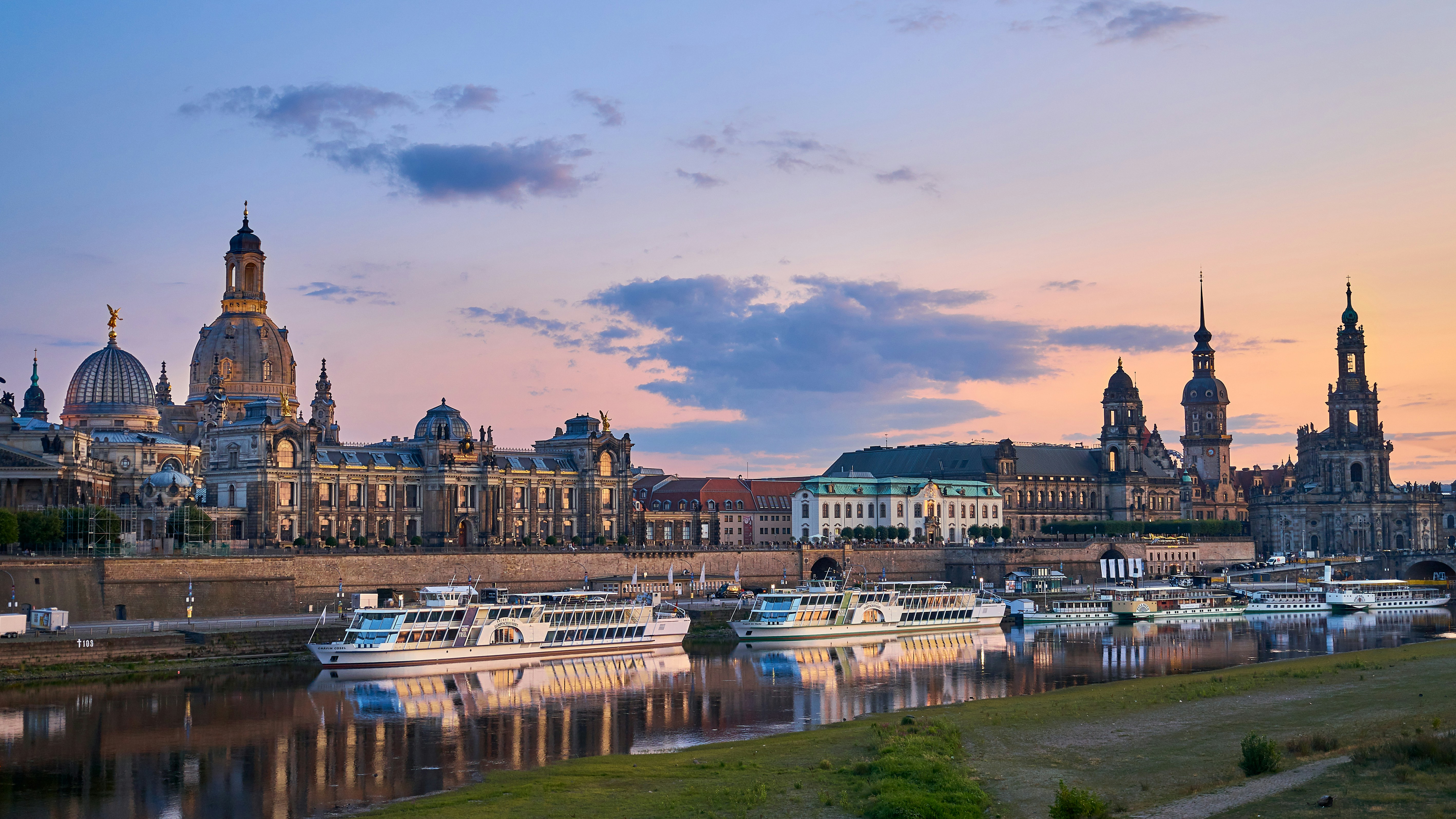 Blick von der Elba auf Dresden.