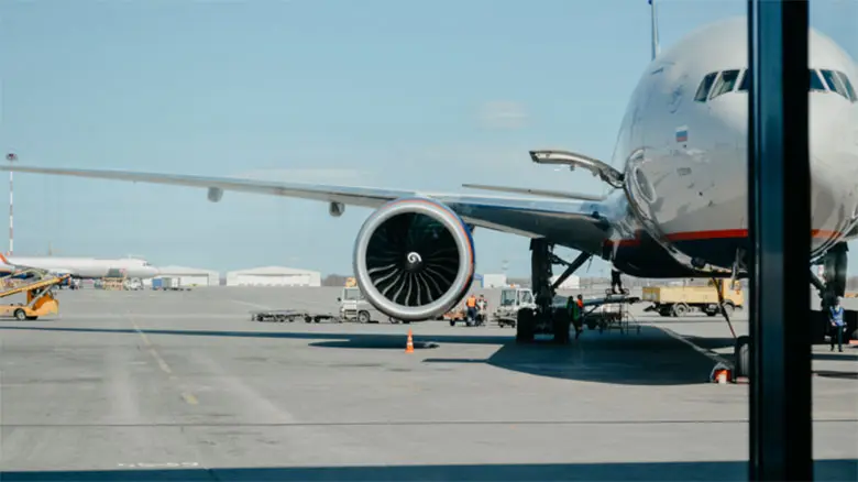 Airplane At Airport 780x438 1