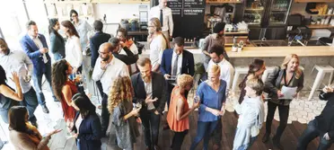 25 Firmenevent-Ideen – für Teambuilding, Weihnachtsfeier & Co.