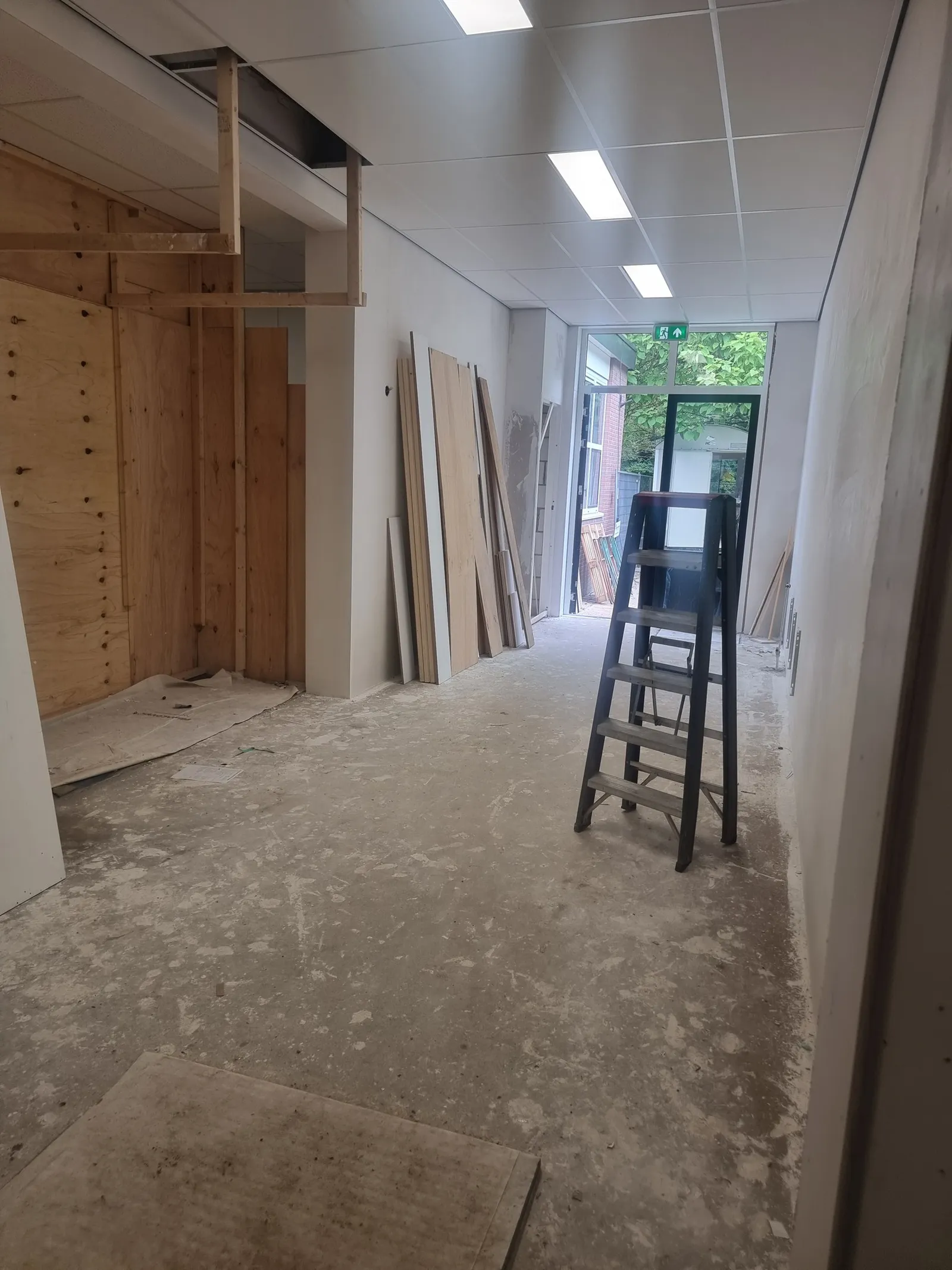 Werkzaamheden binnen schoolgebouw Lichtenberg Mensgericht Vastgoedonderhoud
