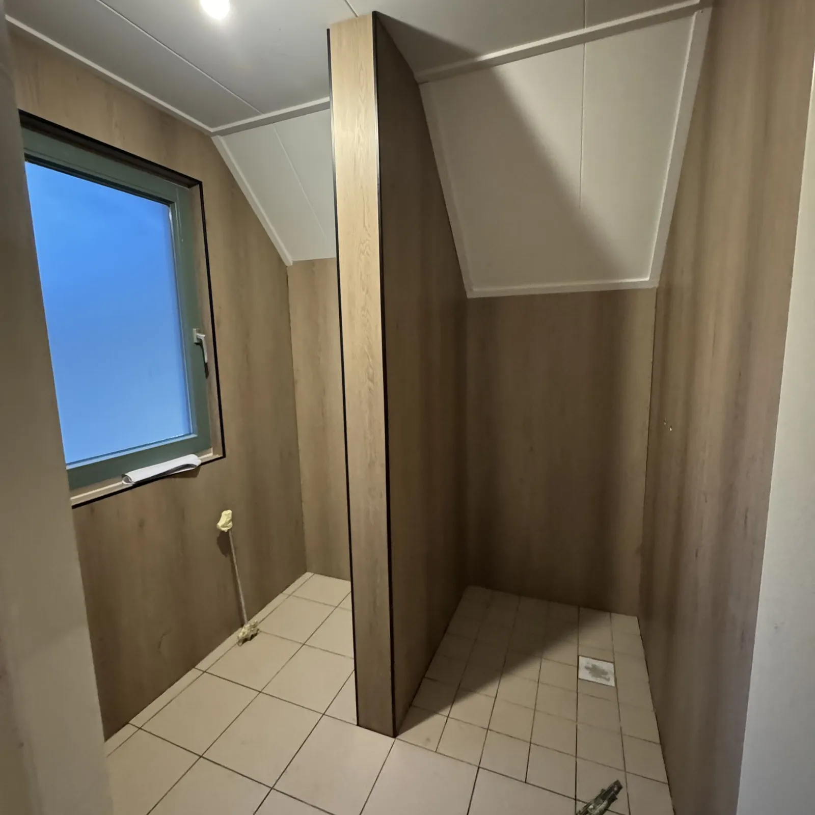 Renovatie badkamers en toiletten vakantiepark de vlegge Lichtenberg Mensgericht Vastgoedonderhoud