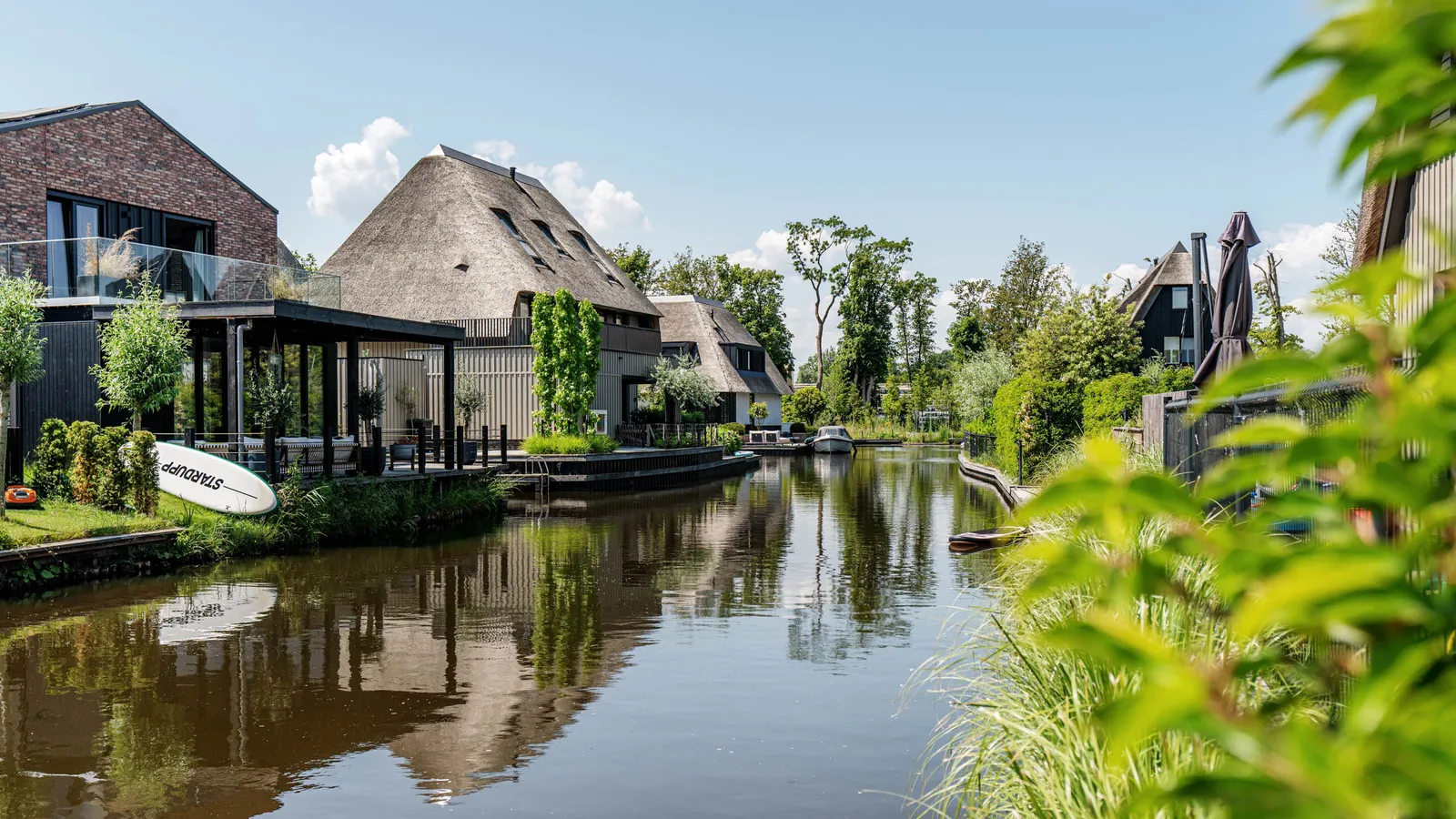 25 rietgedekte villa's 'Eilanden Oost' Muiden Lichtenberg Bouwgroep
