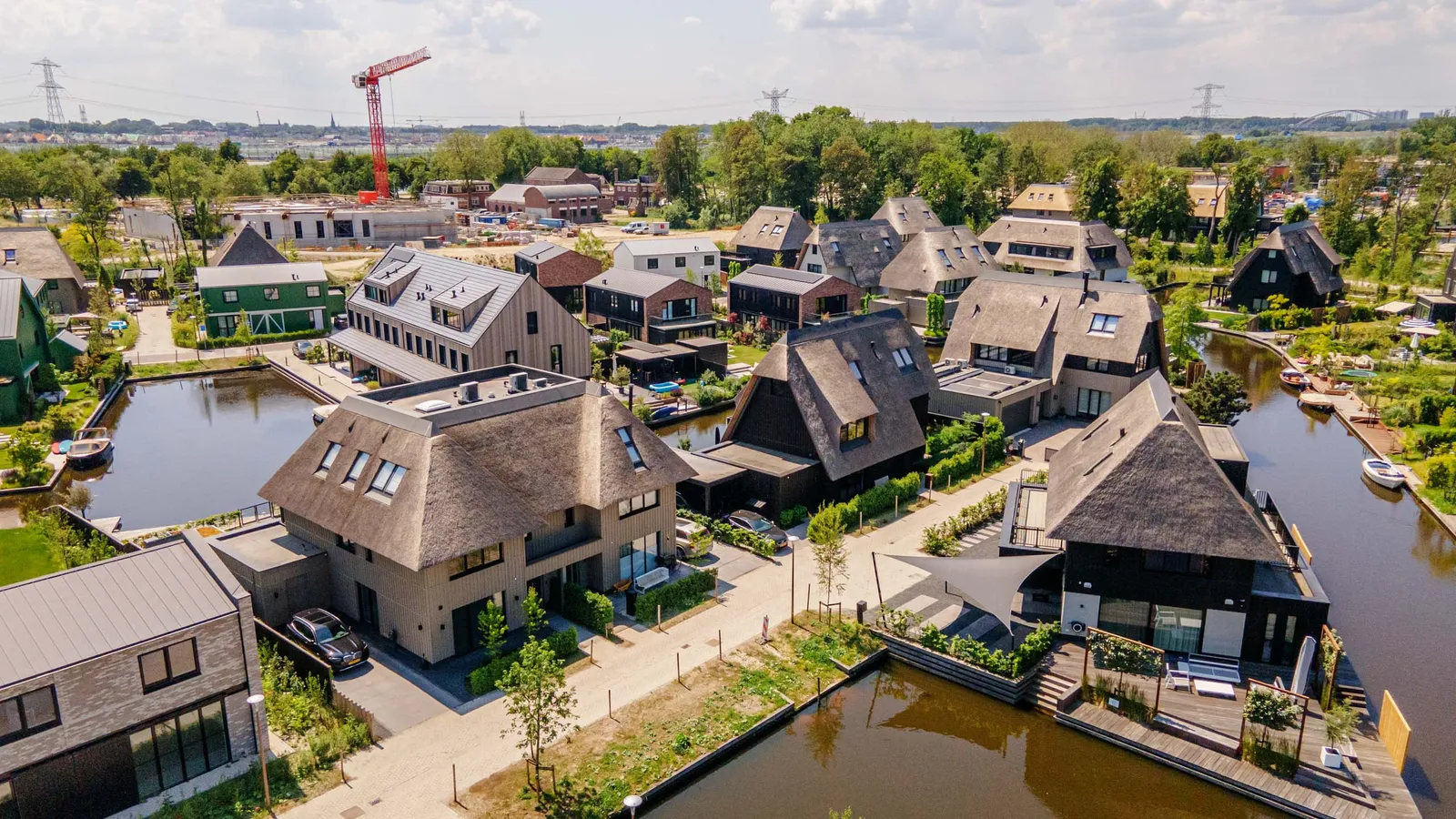 25 rietgedekte villa's 'Eilanden Oost' Muiden Lichtenberg Bouwgroep