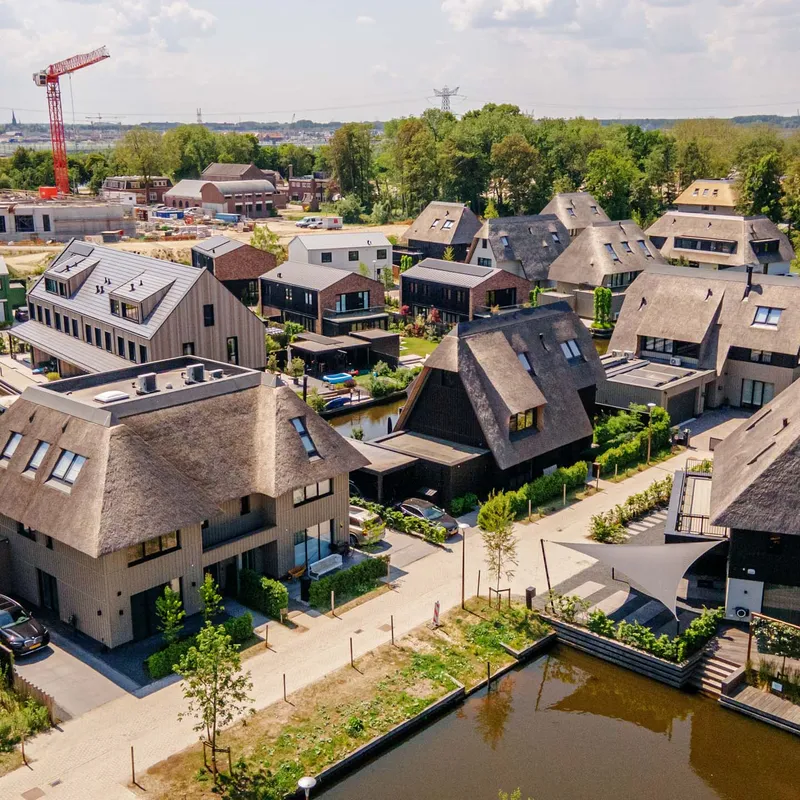 25 rietgedekte villa's 'Eilanden Oost' Muiden Lichtenberg Bouwgroep