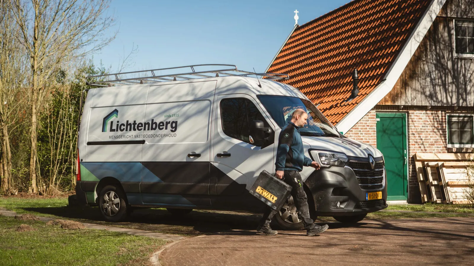 Nieuwe uitstraling bus Lichtenberg Mensgericht Vastgoedonderhoud