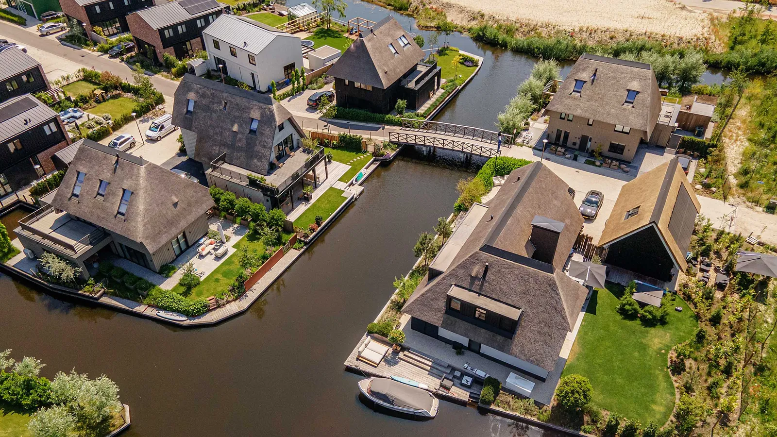 25 rietgedekte villa's 'Eilanden Oost' Muiden Lichtenberg Bouwgroep