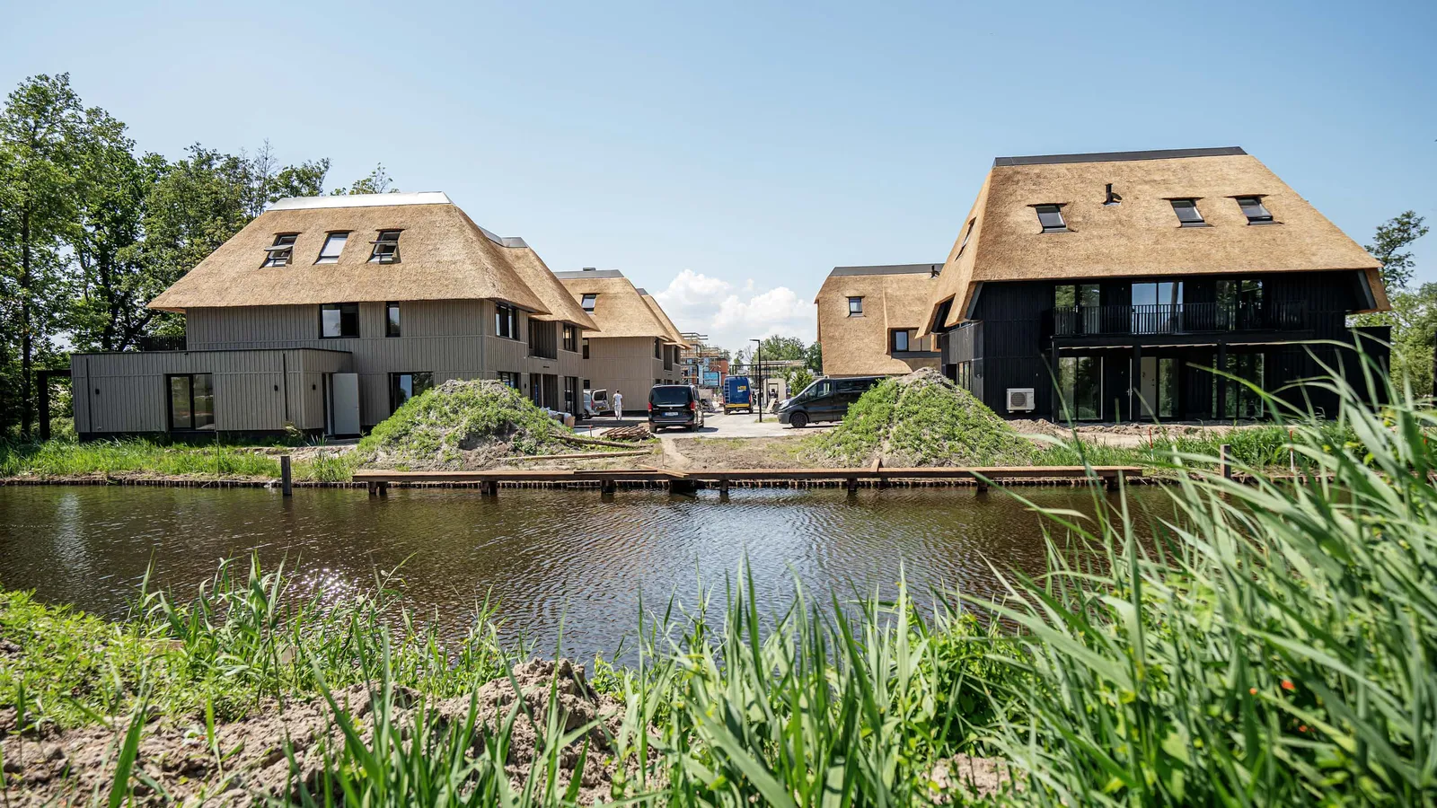 25 rietgedekte villa's 'Eilanden Oost' Muiden Lichtenberg Bouwgroep