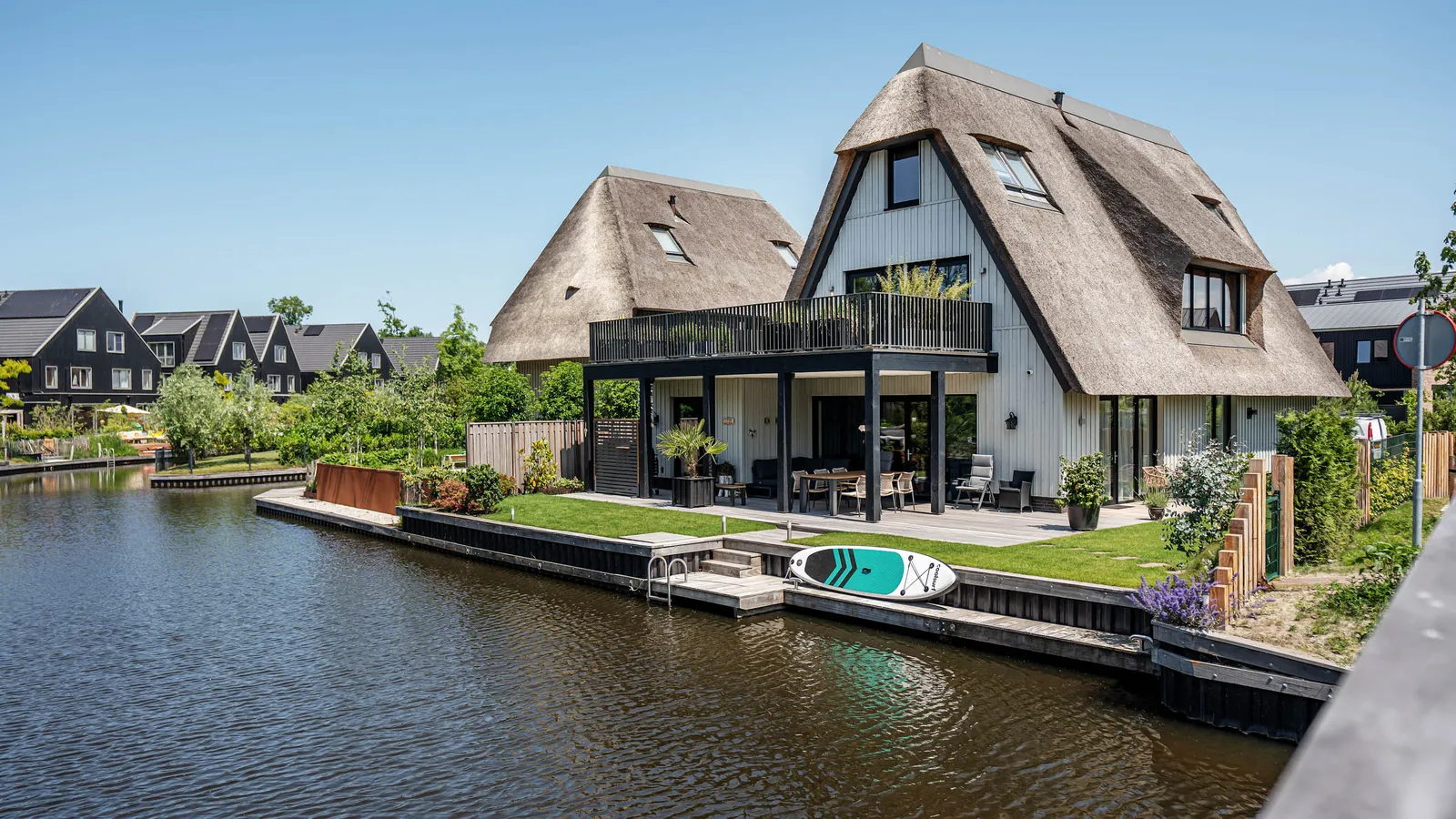 25 rietgedekte villa's 'Eilanden Oost' Muiden Lichtenberg Bouwgroep
