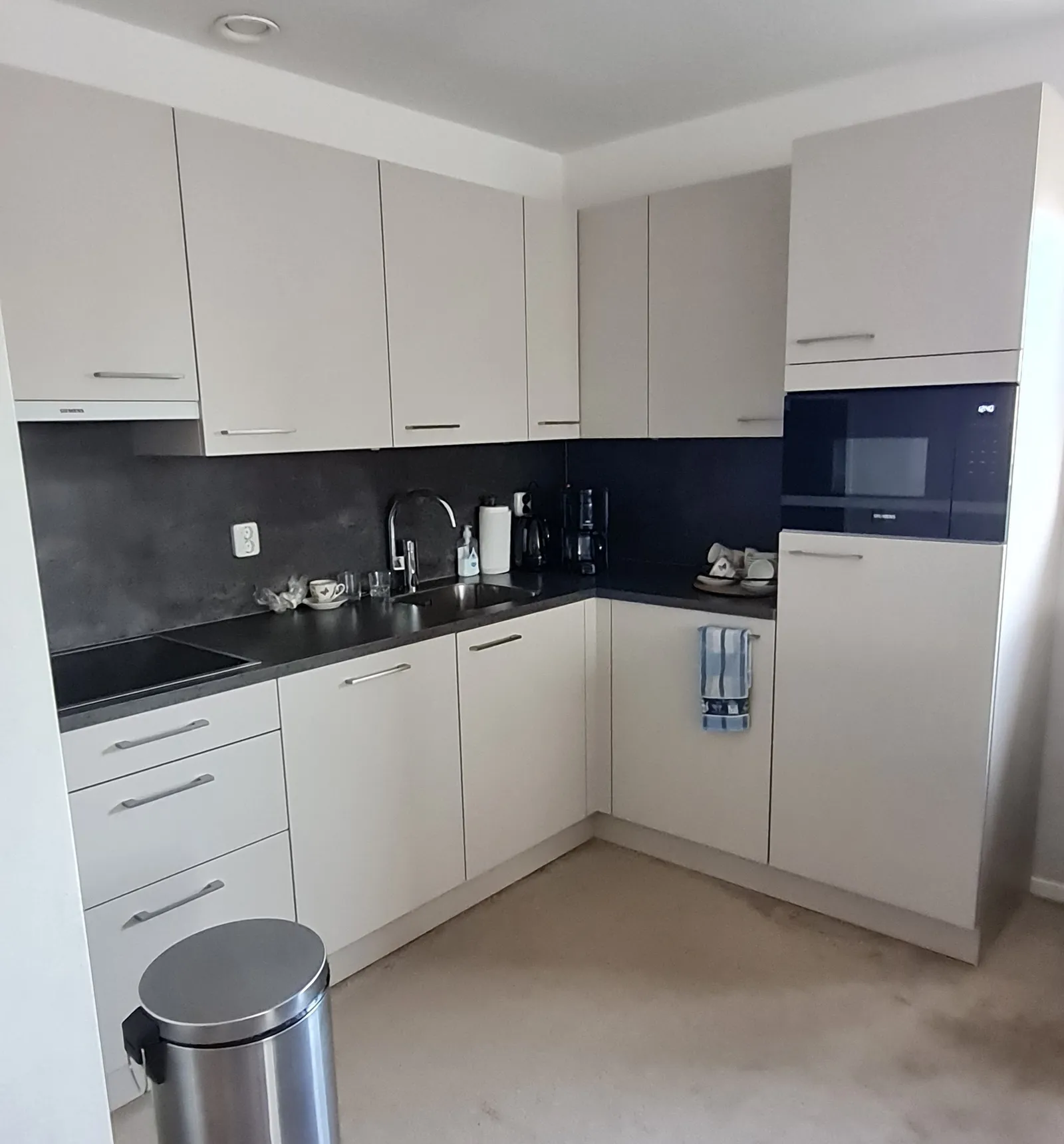 Keuken renovatie en vernieuwing opgeleverd Lichtenberg Mensgericht Vastgoedonderhoud