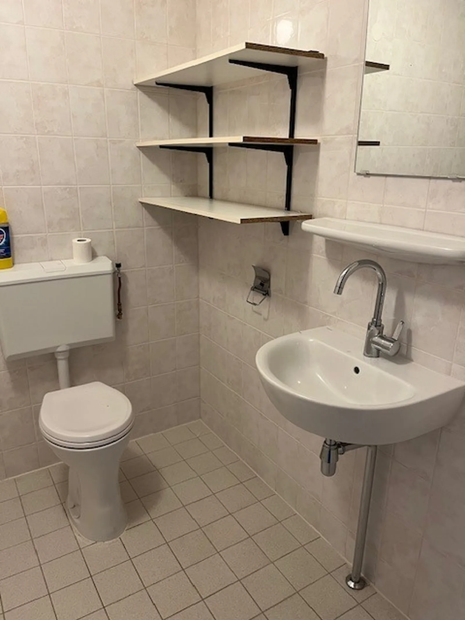 Oude situatie badkamer renovatie badkamers sanitair met keratop OSS Lichtenberg