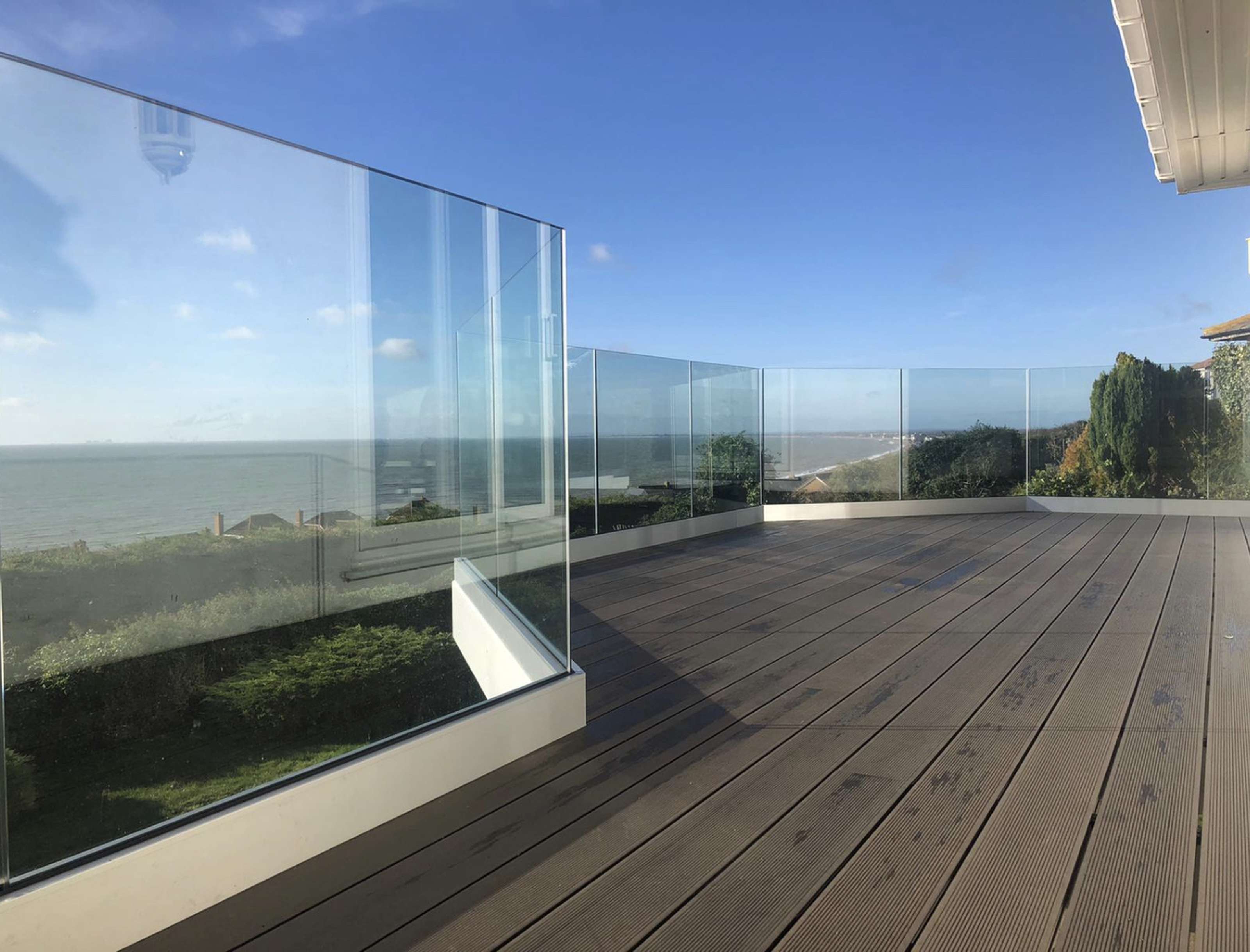 Frameless glass balustrades for a coastal property
