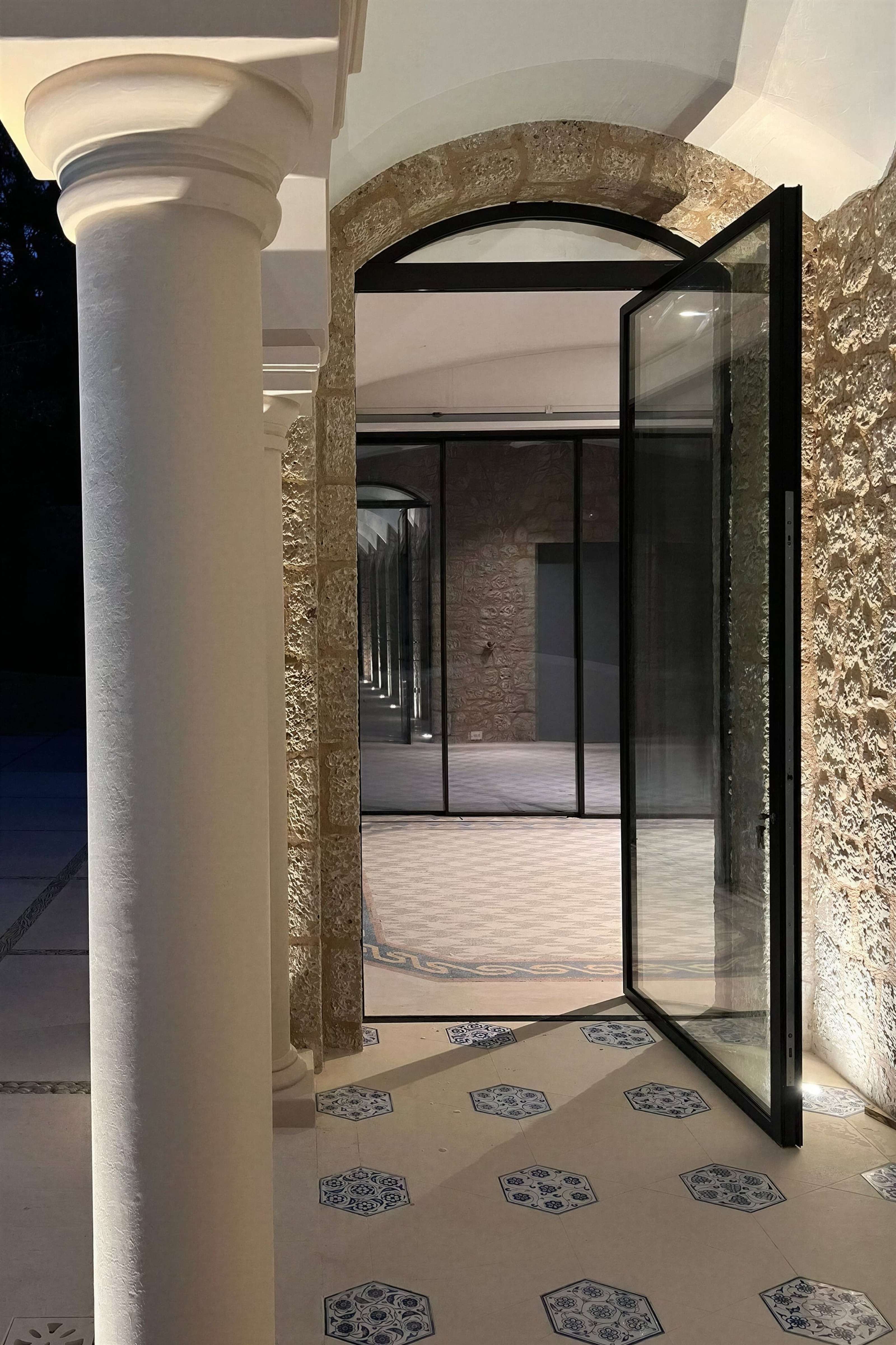 Fluid X Pivot Door