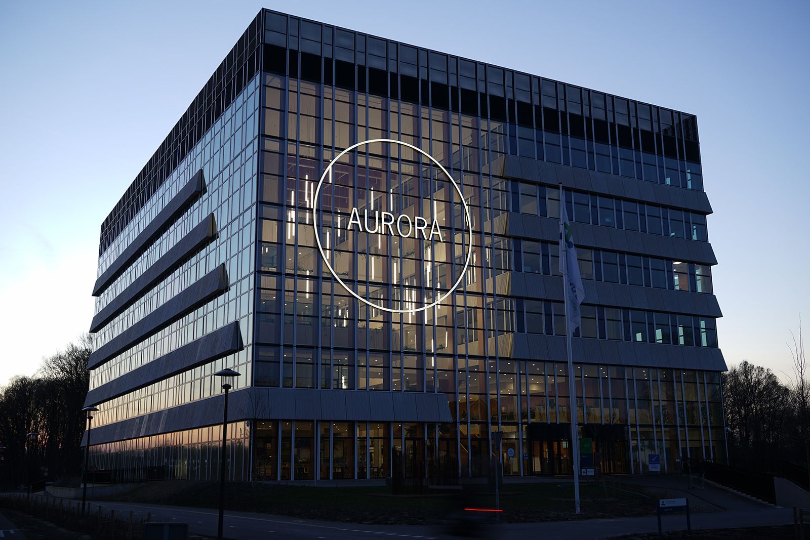 Stijlvol verlichte gevelsigning