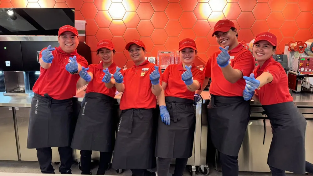 Gong cha staff members