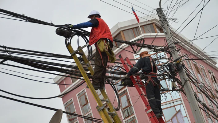 Gobierno pone en marcha plan de retiro de cables en desuso: Se limpiarán 66 mil puntos en todo el país 