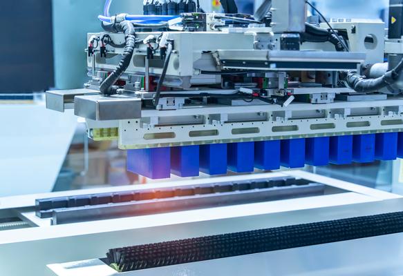 How does battery companies’ R&D expenditure vary?