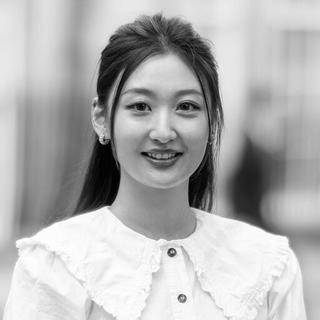 Evelyn Mengwei Zhou