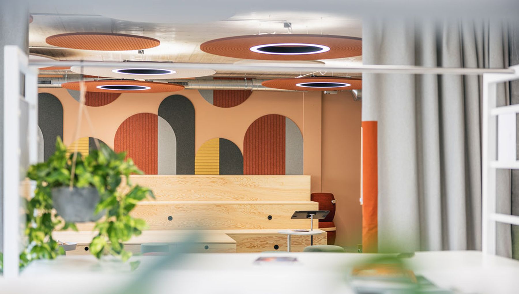 Blick in den Raum, horizontal.