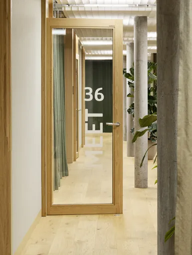 Offene Türe im Flur.