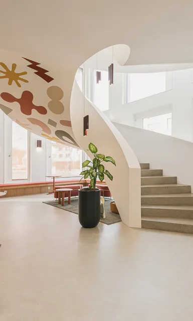 Wendeltreppe mit Sitznische