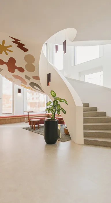 Wendeltreppe mit Sitznische