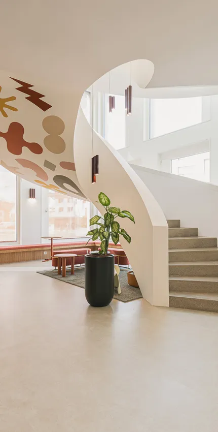 Wendeltreppe mit Sitznische