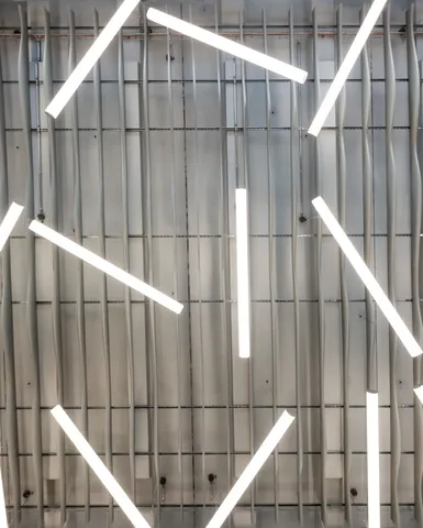 Lichter an der Decke.