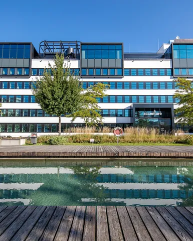 Accenture Campus von aussen.
