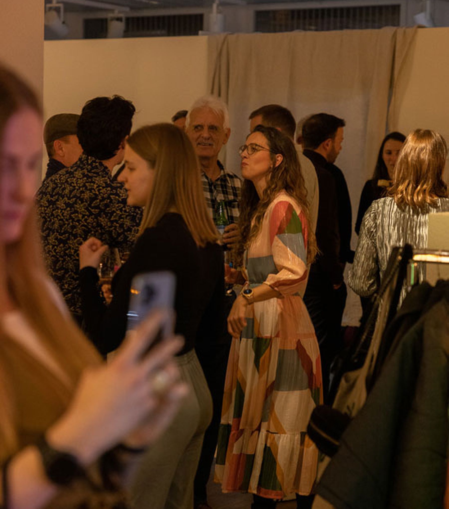 Personenansammlung auf einer Veranstaltung