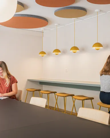 Workbar mit Menschen