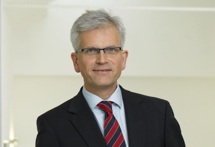 https://a.storyblok.com/f/287956/1039x713/c453ff7aa4/peham-bernhard-print_.jpg