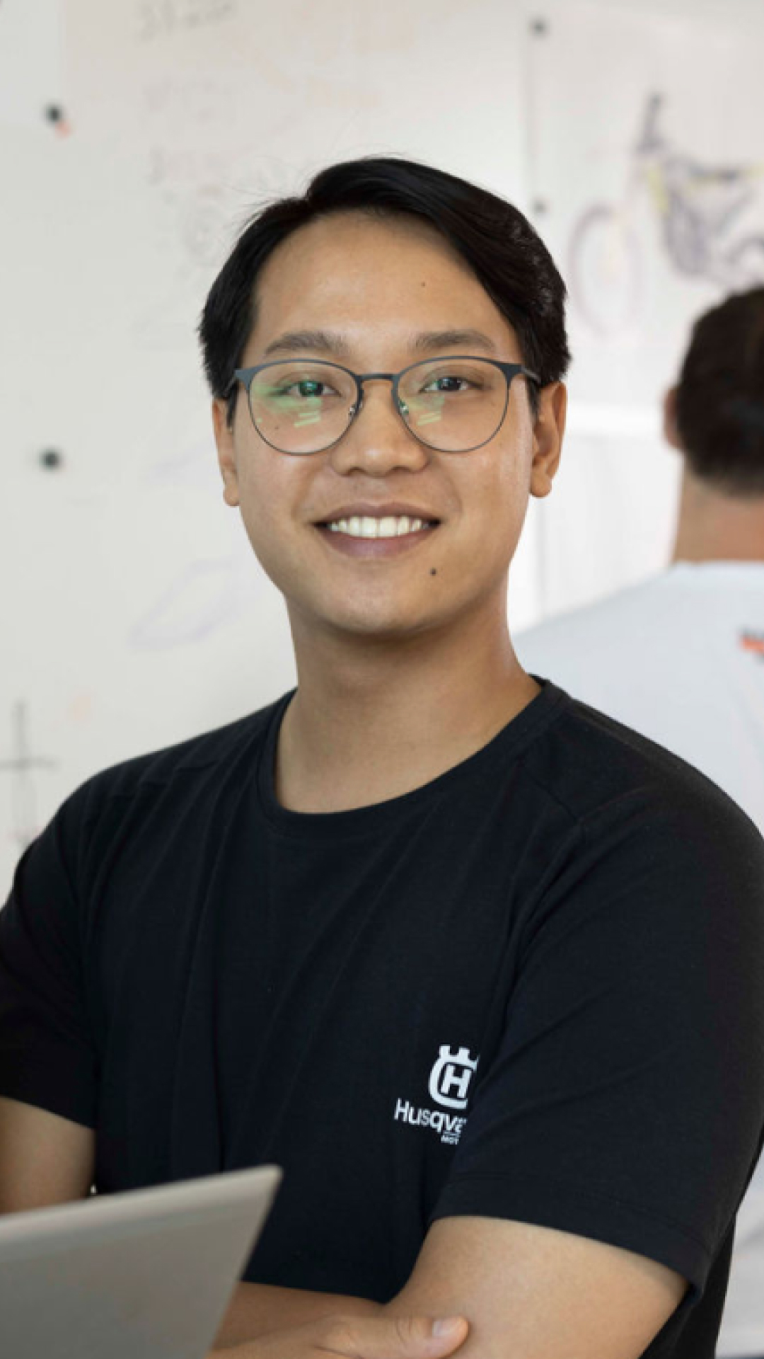 A young friendly man looking straight into the camer.