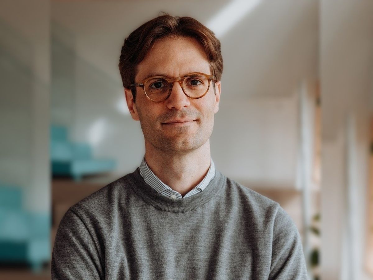 https://a.storyblok.com/f/287956/1233x927/5a18af88c2/neusser_felix_blurred.jpg