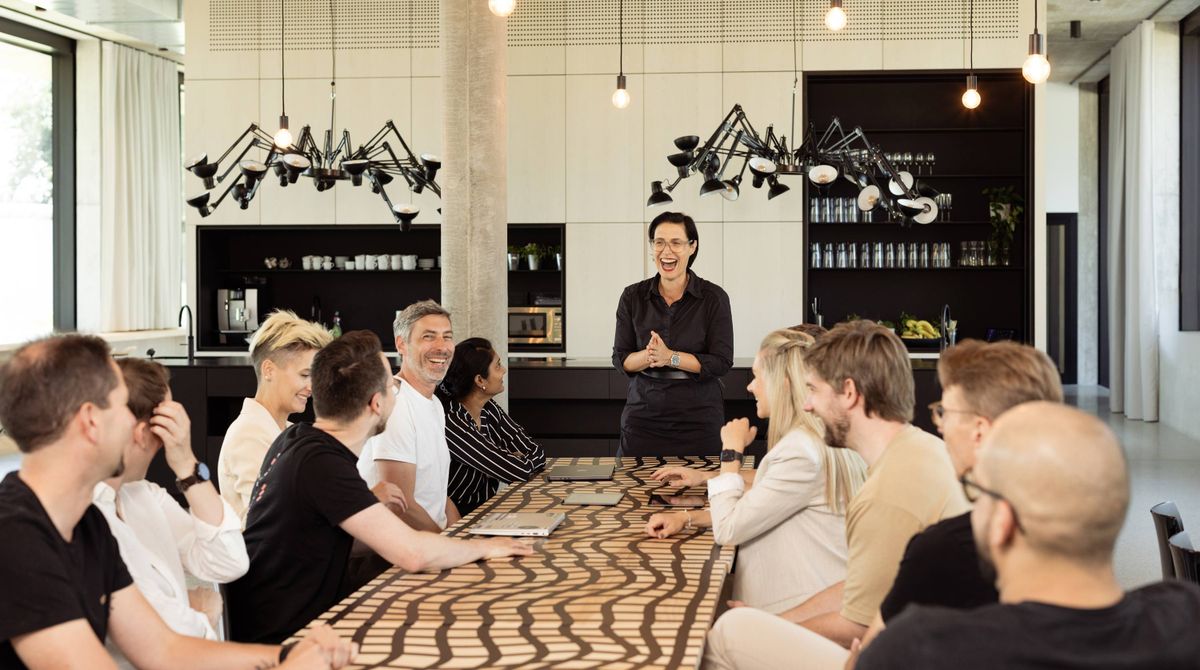 https://a.storyblok.com/f/287956/3000x1674/fcd97a0431/pierer_innovation_kitchen_talk.jpg