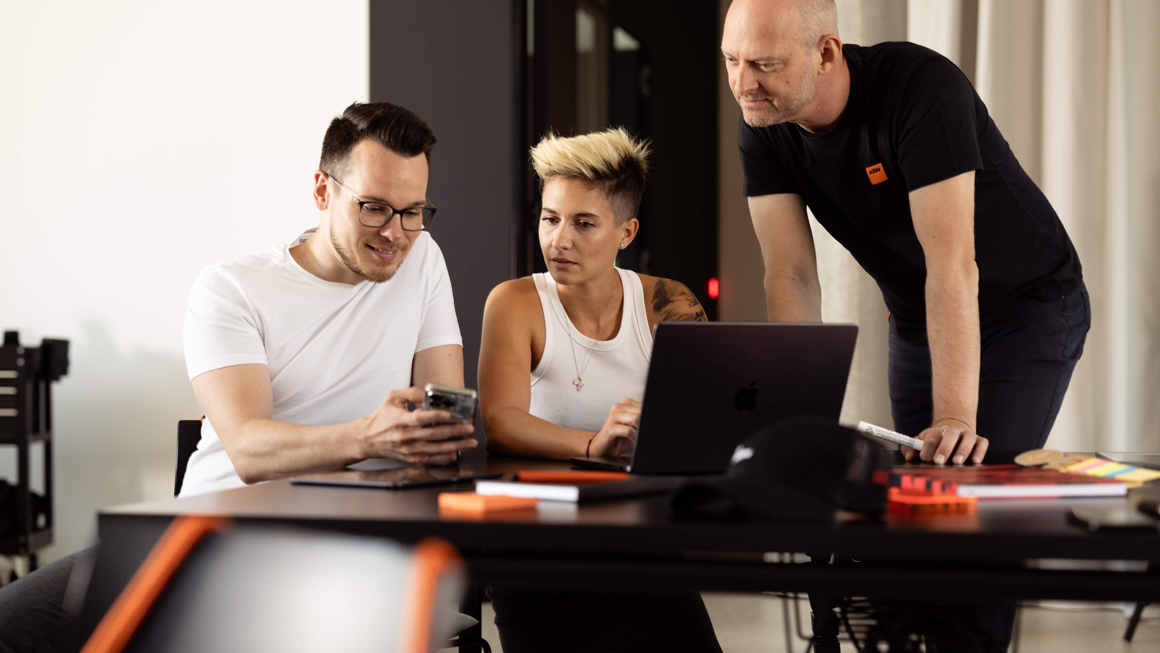 Drei Business Modeller unterhalten sich