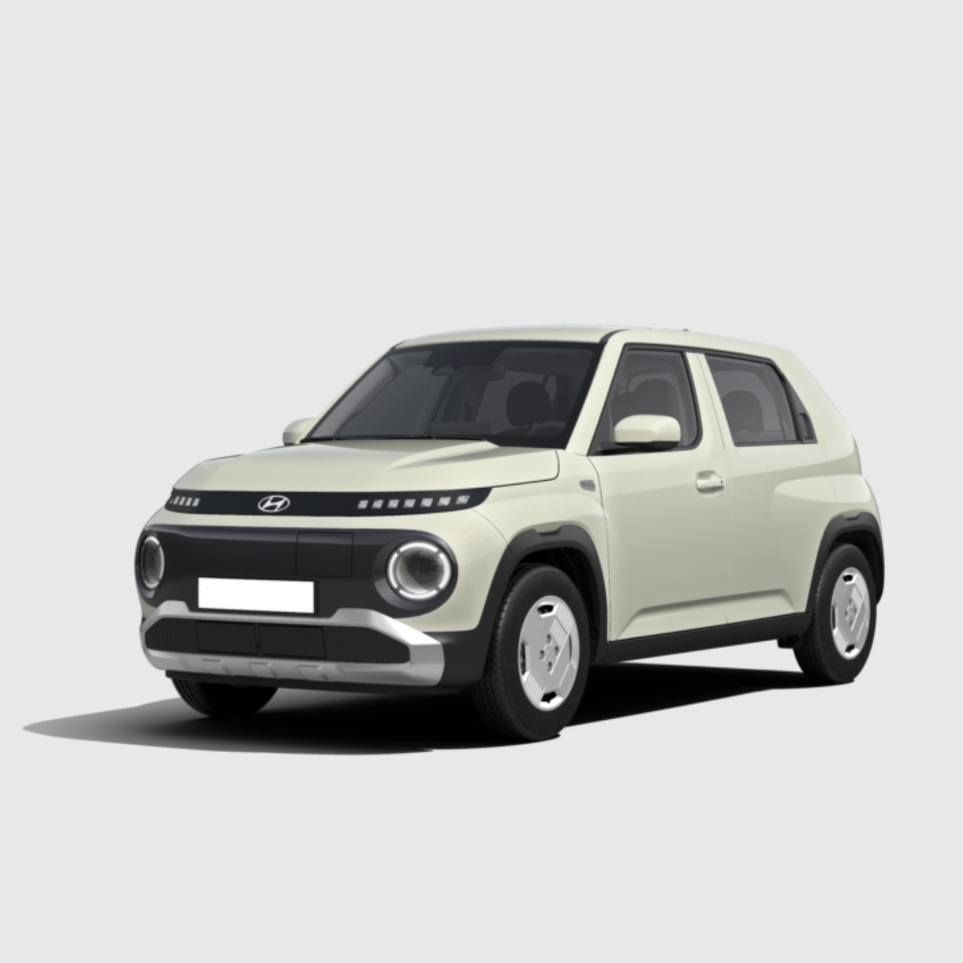 Kompaktes weißes Elektroauto-Modell des Hyundai Inster auf weißem Hintergrund.