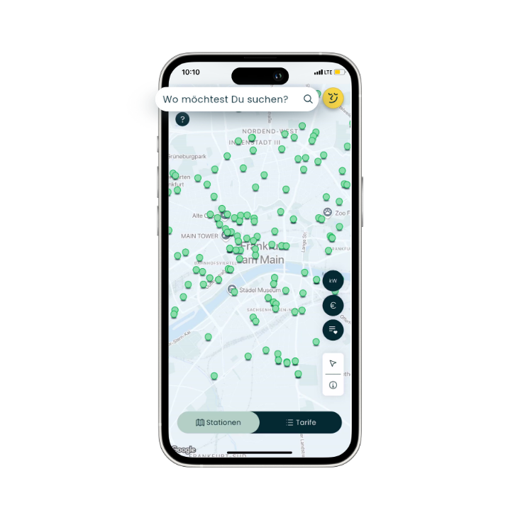 Smartphone zeigt die Lowago App mit mehreren grünen Pins für Ladestationen.