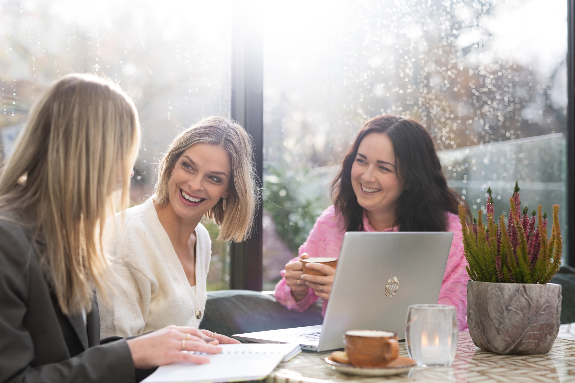 Slimmer werken met AI, maar geen tijd of kennis om zelf GPT’s te bouwen. SlimmeZ helpt je bouwen.