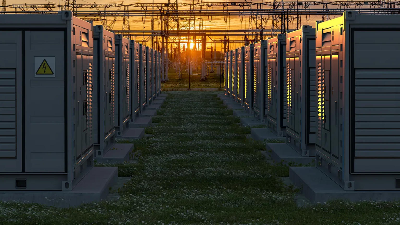 Electricity_storage_facilities_against_the_backdrop_of_high-voltage_transmission_lines