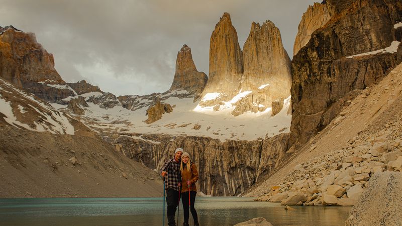 Calafate y Trekking Circuito W en Torres del Paine con Hotel Todo Incluido