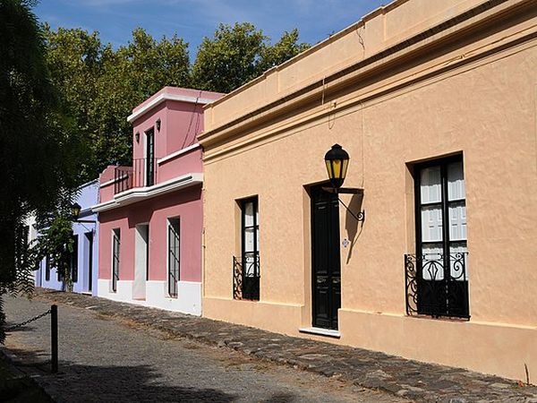 Colorful colonial architecture in Colonia del Sacramento's historic quarter with terracotta and pink facades.