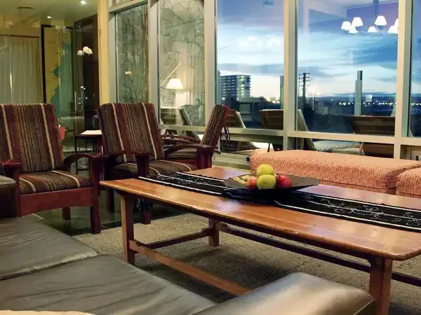 Luxury hotel lounge in Territorio with panoramic city views, modern furnishings, and contemporary design overlooking the skyline.