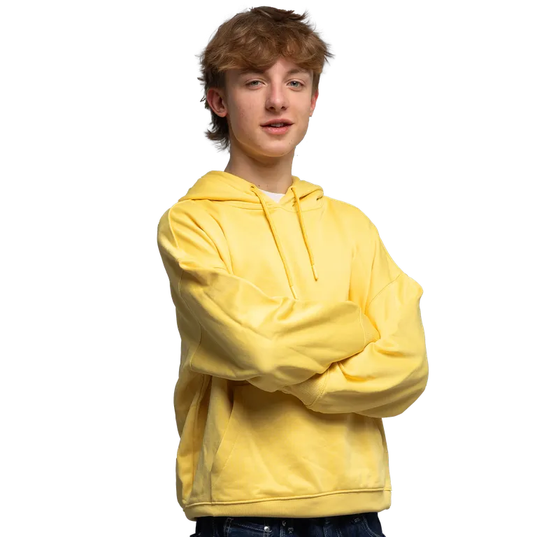 Jerry ist selbstbewusst und weiß, dass er sicher ist, weil seine Familie mit SaferYou versichert ist