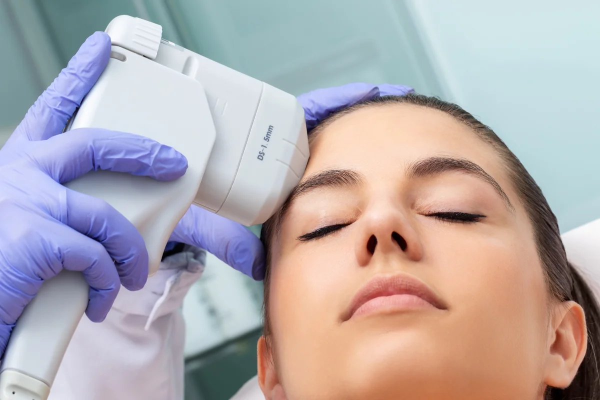 Aplicación de ultrasonido HIFU 12D para rejuvenecimiento facial y reducción de flacidez