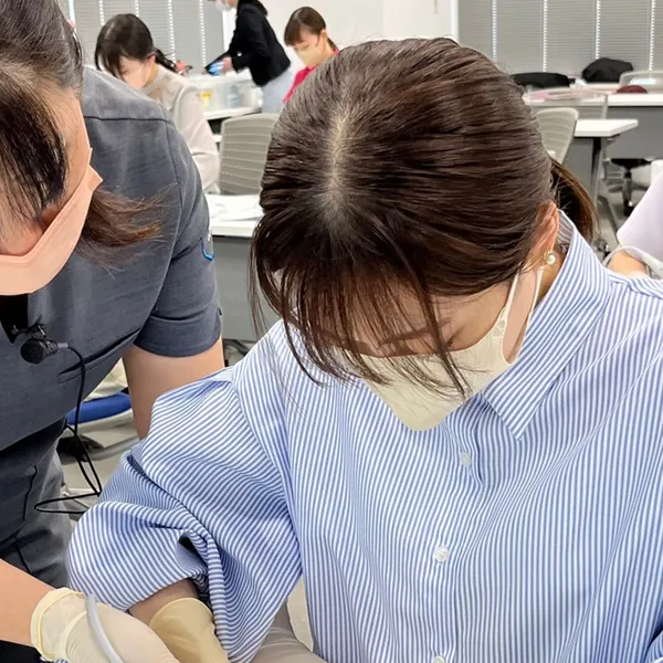 Providing thorough support to improving the skills of dental healthcare workers. Seminars currently being held domestically and internationally.
