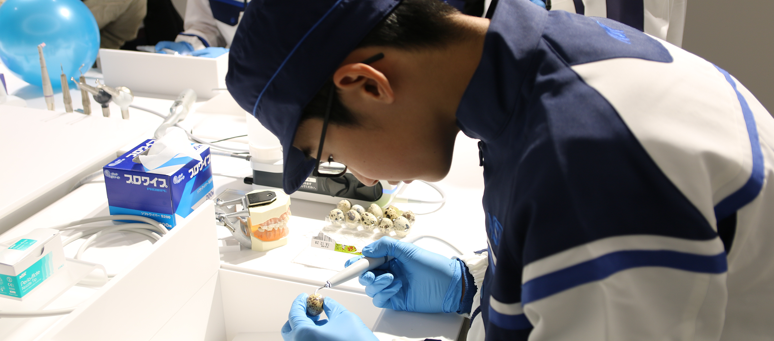 Çocukların gerçek hayattaki kurumsal faaliyetleri deneyimlemeleri ve öğrenmeleri için şirket turları 